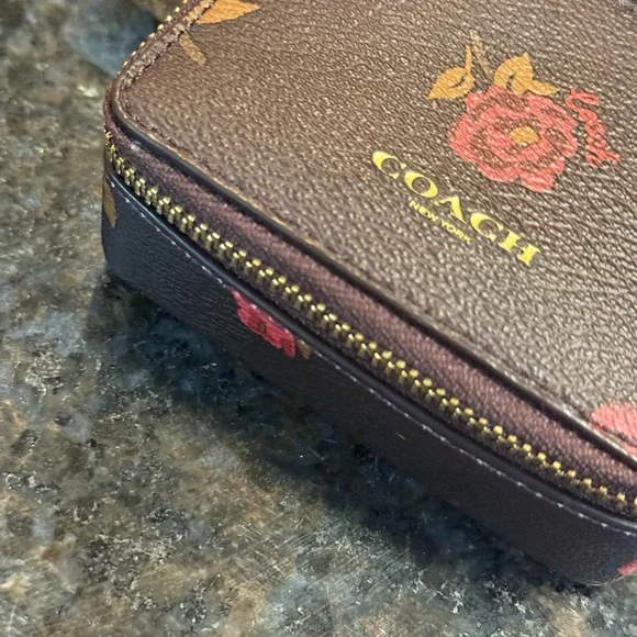 Coach Brown and Pink Floral Pill Box 🗃️ - Picture 3 of 12
